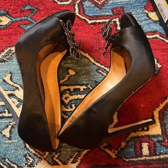 Badgley Mischka Satin Black Peep-toe Heels - Picture 11 of 11